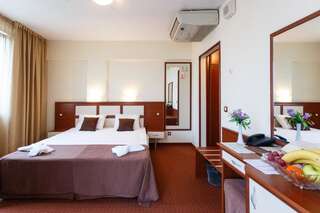 Отель Nadejda Hotel София Улучшенный двухместный номер с 1 кроватью-3