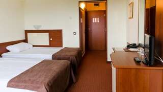 Отель Nadejda Hotel София Трехместный номер-1